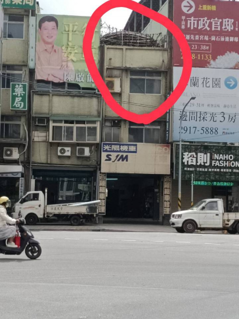正路沖，距三重捷運站約230公尺，車水馬龍廣告效果一級棒